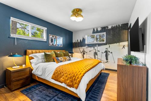 Castlewood House | Walk To Fiddlers Grn, Hot Tub, Mini Golf, Theater