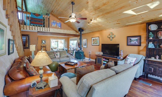 Questa House | Walk to Main St: 'Mountain Creek Home' w/GAMEROOM