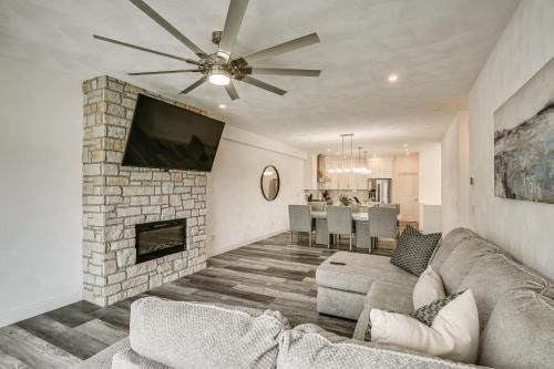 Grafton House | Walk to Mississippi River Grafton Townhome!