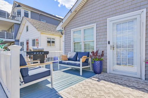Long Beach House | Walk to Ocean Pet-Friendly Home in Long Beach!