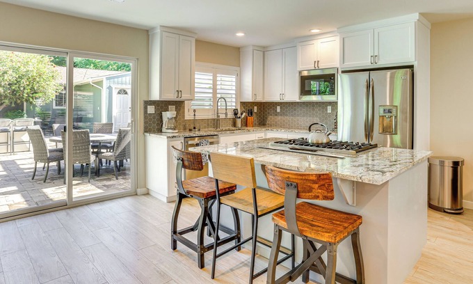 Benton Tract House | Walk to Park & Aquatic Center: Airy Redding Home!