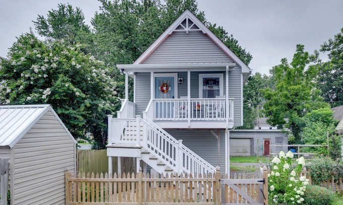 Cambridge Apartment | Walk to Park & River: Dog-Friendly Cambridge Gem