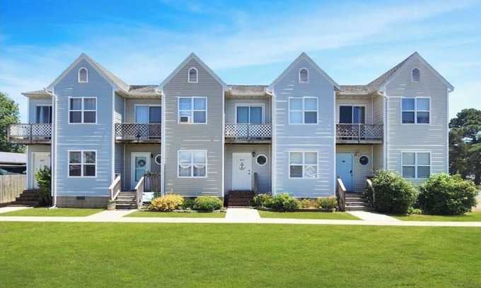 Deep Hole House | Walk to Restaurants & Attractions-Linens Included! Book your Beach Vacation Now!