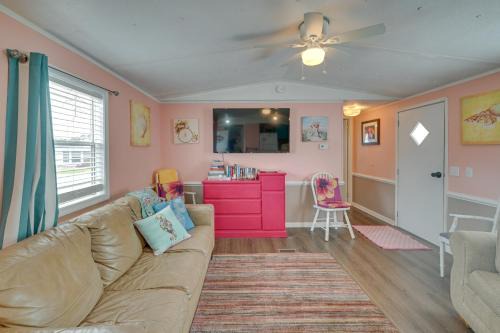Garden City House | Walk to Shore Myrtle Beach House with Private Deck!
