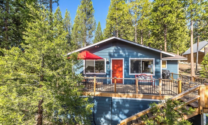 Shaver Lake Cabin | Walk to the Lake: East Village Cabin