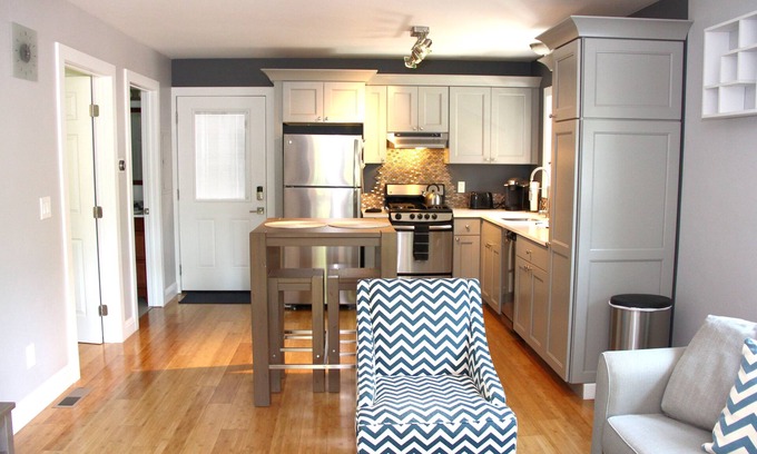 Grass Valley Cottage | Walk to town or the fairgrounds!