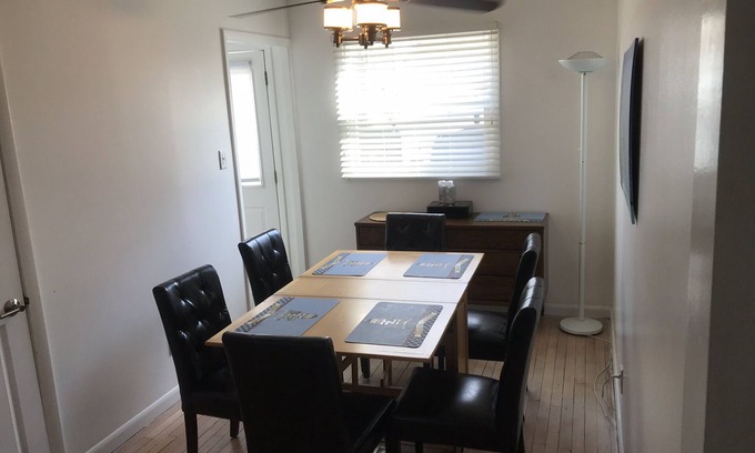 Champaign House | WALK TO U OF I CHAMPAIGN CAMPUS & STADIUM, SLEEPS 6,NEW MONTHLY RATE!
