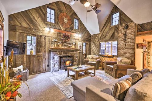 Mount Hood Village House | Walk to Zigzag River The Sundance Cottage