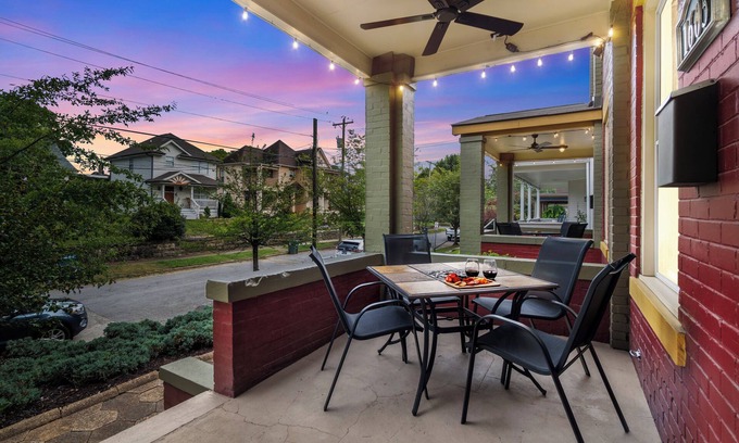 Downtown Chattanooga House | Walk & Wander - Choo Choo, Eats, Southside Fun - Sleeps 12