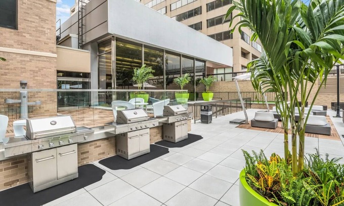 Crystal City Apartment | Walkable DC View Apartments