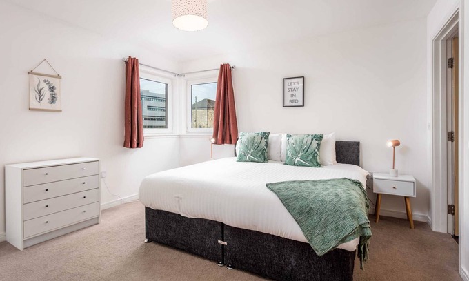 Kilmarnock Apartment | Walker Suite No52 - Donnini Apartments