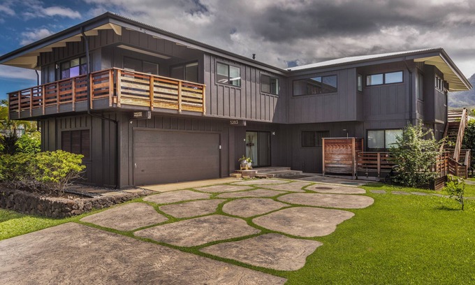 Hanalei House | Walking Distance to Hanalei bay with A/C, Hot Tub and Sauna