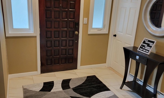 Freeport's Nautical Mile House | Walking Distance to Nautical Mile