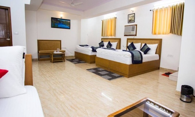 Dariyaganj Hotel | Wall Street by Rivlet