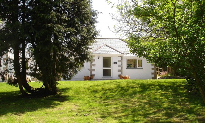 Redruth House | Watch the badgers from the window in a beautiful & peaceful countryside setting