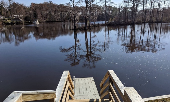 Brices Creek House | Water-Dock-Kayak-Fishing-Boating-Skiing-Tubing-Crabing-Brices Creek ACCESS