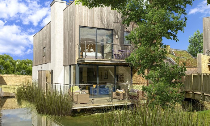 Cirencester House | Water Garden 7, Lower Mill Estate/Sleeps 8 plus 4 kids/Spa/Pools/Roof Terrace