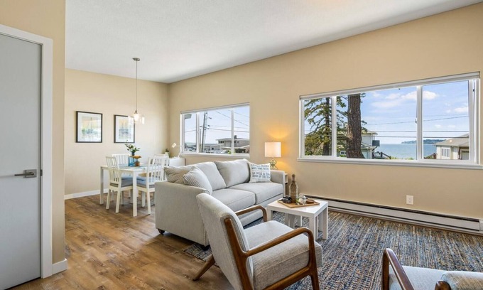 Birch Bay Condo | Water view, public beach WIFI BBQ -PCA