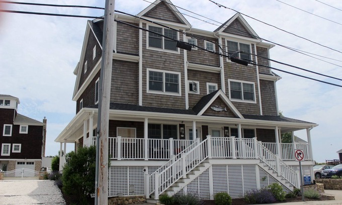 Jerusalem House | Water Views from Every Window! Walk to Salty Brine or Sand Hill Cove Beach!