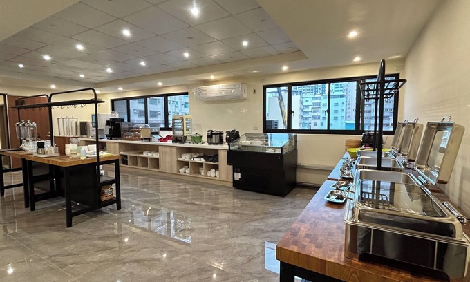 Zuoying District Hotel | Water Woods Inn