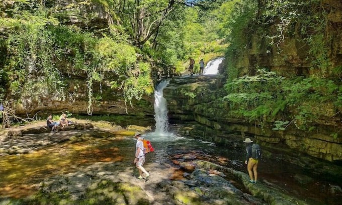 Abercwmboi House | Waterfall Lodge - Direct access to waterfall walks