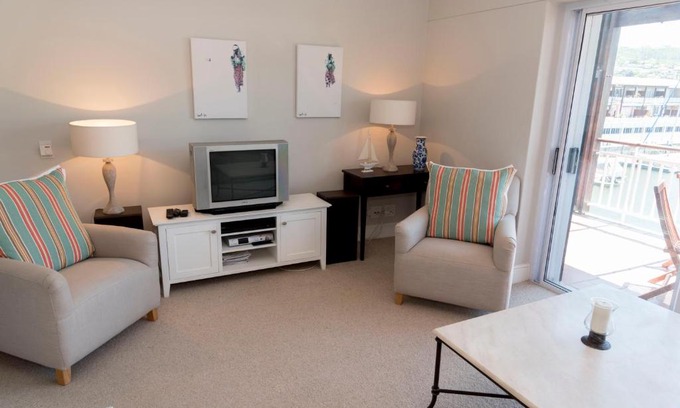 Waterfront Apartment | WATERFRONT - 12 QUAY SOUTH