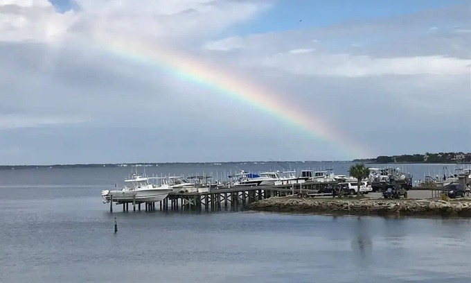 Salter Path House | Waterfront 2-bedroom SF house at the NC coast. Pet friendly w/views of sound.
