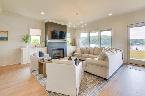 Alexander City House | Waterfront Alexander City Home with Private Dock!