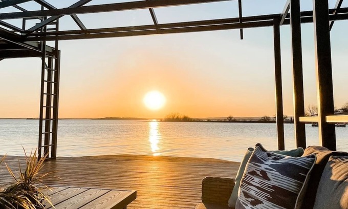 Silver Creek Village House | Waterfront-Best Views on Lake- HUGE Dock/Game Room