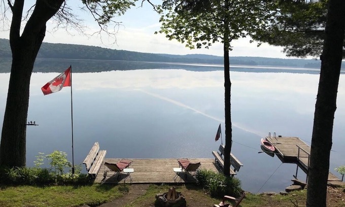 Algonquin Highlands Cottage | Waterfront Cottage on Halls Lake