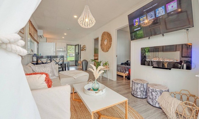 Algonquin Highlands Cabin | Waterfront Calming Nest Cottage on Halls Lake