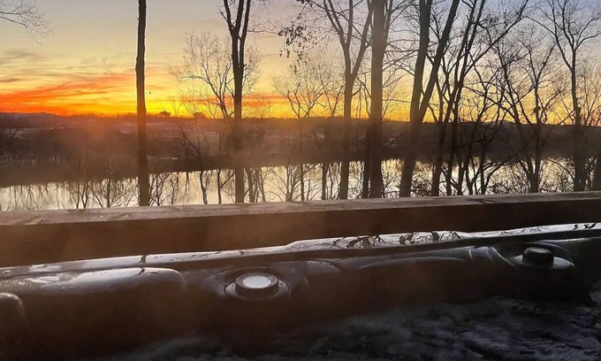 Hartsville Cabin | Waterfront Cabin in the Woods