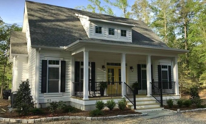 Weems Cottage | WATERFRONT COTTAGE, Only 5 years old, Located on Beautiful Taylor Creek