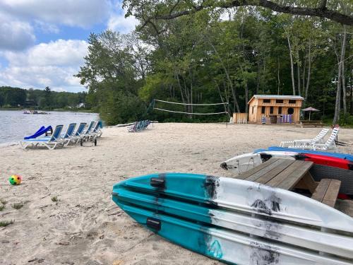 Ryerson House | Waterfront cottage with hot tub & private beach in Muskokas