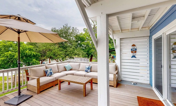 Pointblank House | Waterfront dog-friendly home with pier access, alfresco dining, & kayak