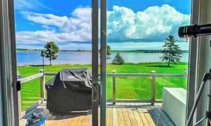Prince County Cottage | Waterfront Foxleyriver Cottage/Oysters/Kayaking/Pool/Prince Edward Island Ca