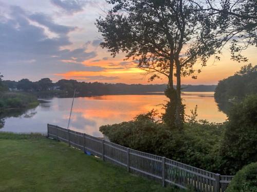 West Dennis House | Waterfront Fun Dogs Welcome