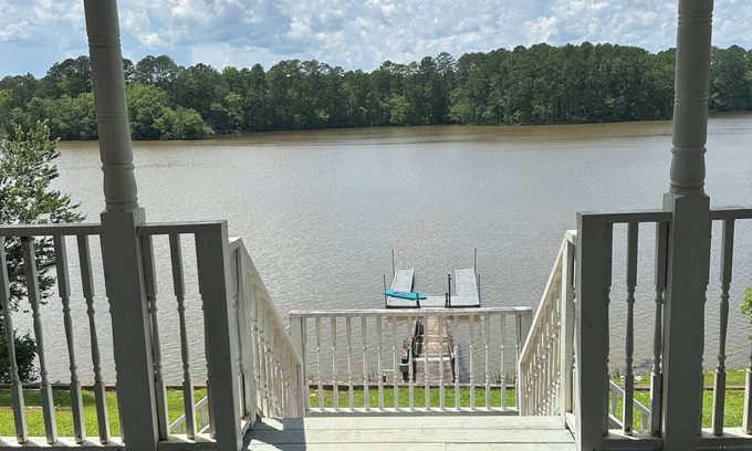 White Oak House | Waterfront home/dock & 2 kitchens/view 10 minutes from Carolina adventure world