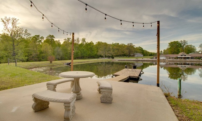 Poplar Bluff Apartment | Waterfront Home Near Mark Twain National Forest