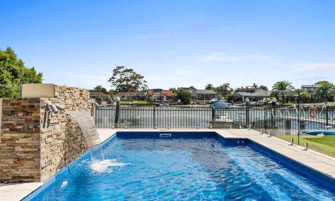 St Huberts Island House | Waterfront Luxury Pool-Spa-Jetty-Pool Table