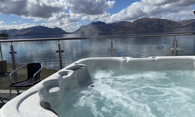 Kentallen Cottage | Waterfront Lodge 2 with Hot Tub - sleeps 5 guests in 2 bedrooms