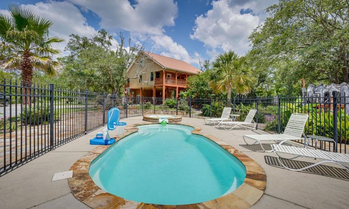 Pass Christian House | Waterfront Pass Christian Oasis about 2 Mi to Beach!