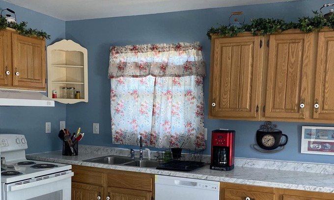 Shoreline Park House | Waterfront, pet friendly! Relax, fish, boat, or canoe at this beautiful new home