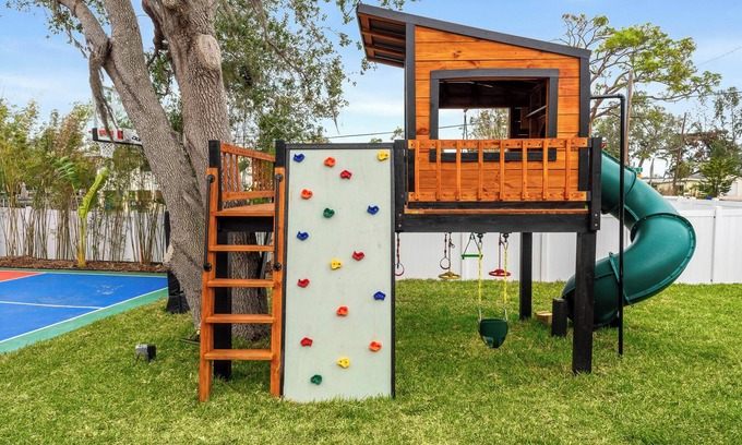 Bradenton House | Waterfront | Pool, Hot Tub & Private Dock