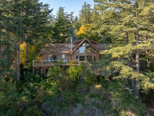 Olga House | Waterfront Privacy, Pet-friendly, Close To Trails