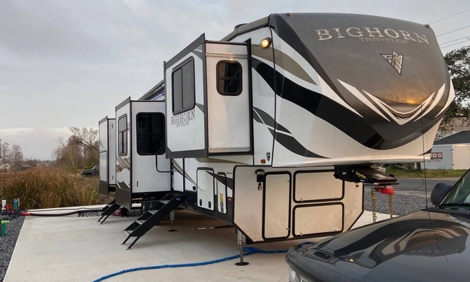 Bourg RV Rental | WATERFRONT RV SITE W/LAUNCH NEAR COCODRIE/POINTE AUX CHEIN/HOUMA