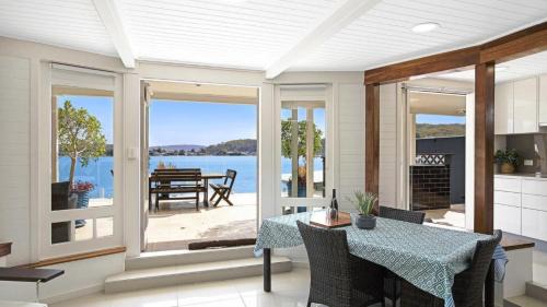 Blackwall House | 'Waterfront Studio' by Accom Holidays