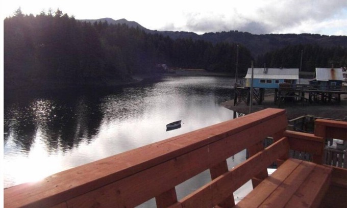 Seldovia House | WATERFRONT SUITE RENTAL