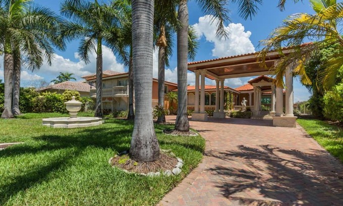 Surfside Villa | Waterfront Villa on Protected Cove