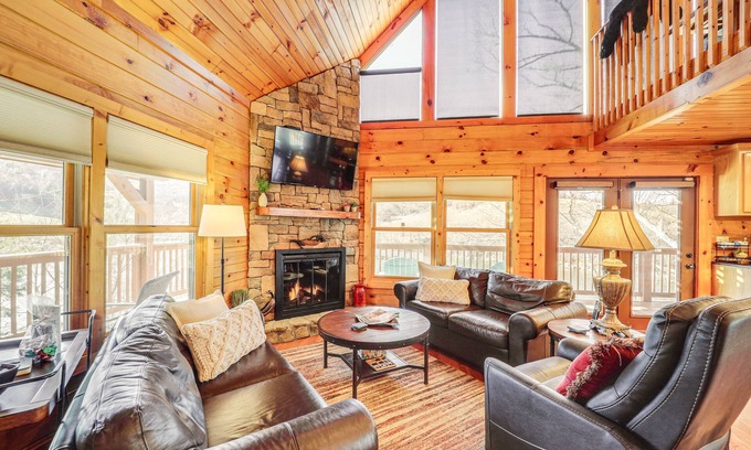 Butler Cabin | Waterfront Watauga Lake Home w/Private Dock!